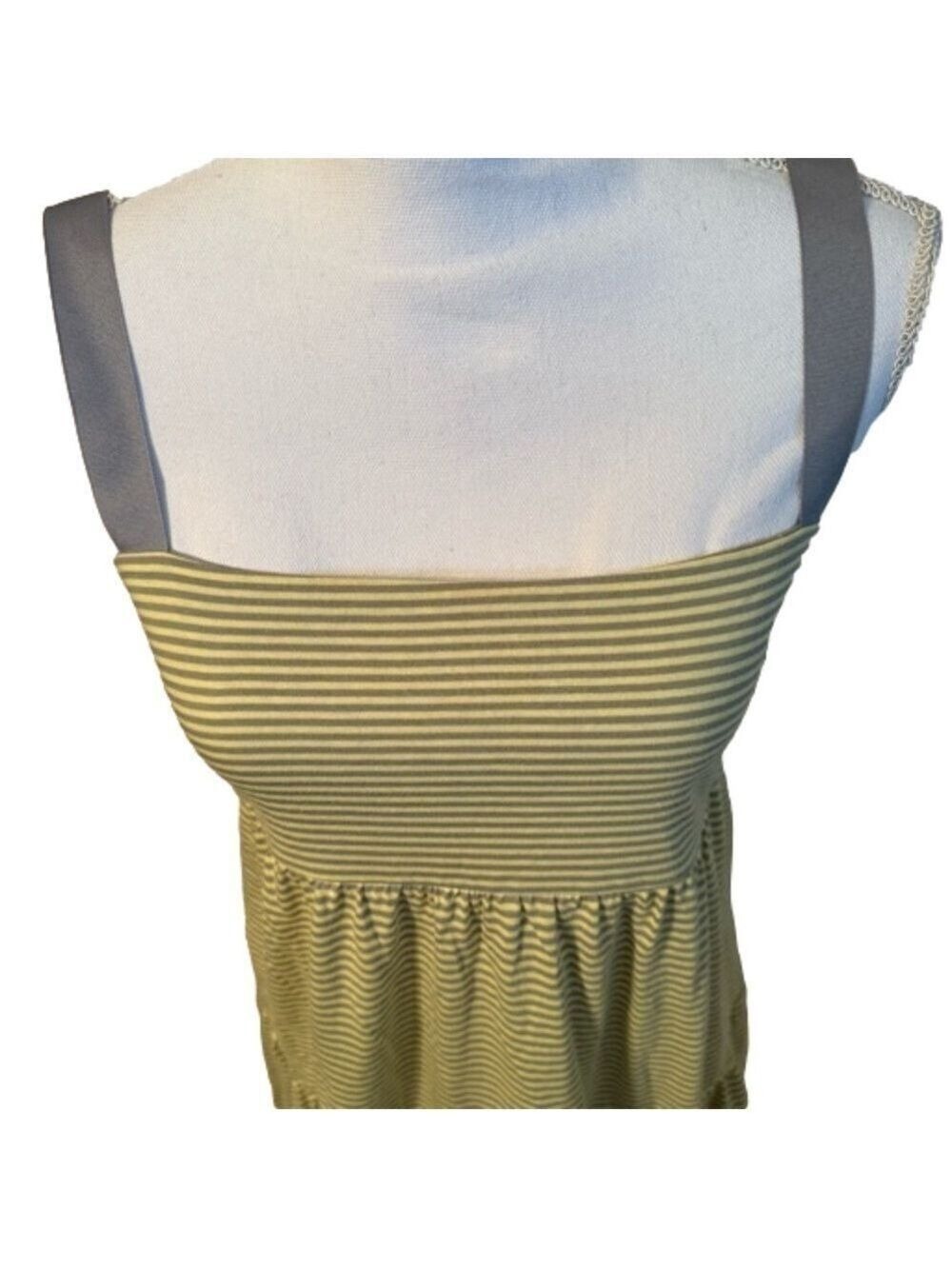Old Navy Maxi Dress.
Size Small
NEW
Olive Green/ Yellow Striped - Picture 5 of 13